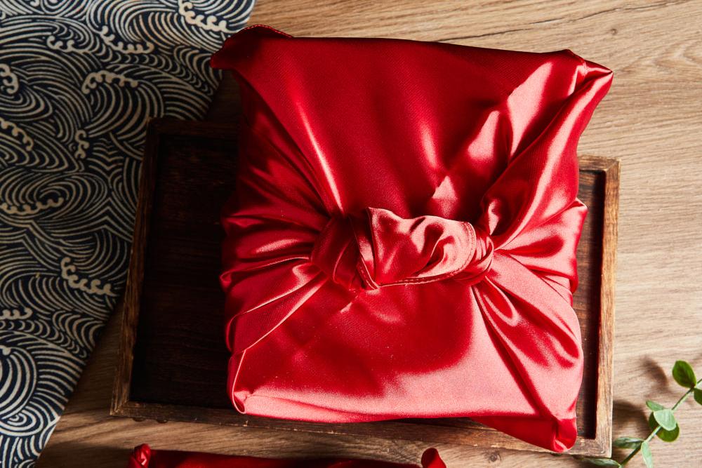 Geschenktuch Clara aus Satin rot