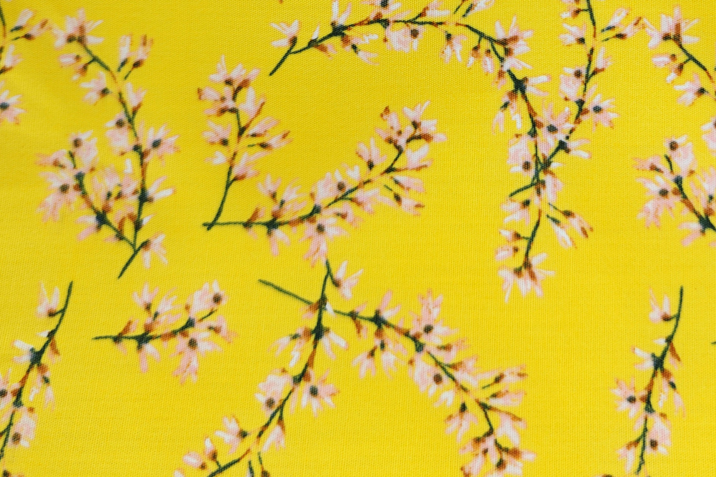 Gelbes Geschenktuch Primavera mit Blumenmuster – fröhlich, frühlingshaft, wiederverwendbar