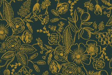 Dunkelgrünes Geschenktuch Holly mit goldenen Blumen – elegant, festlich, wiederverwendbar