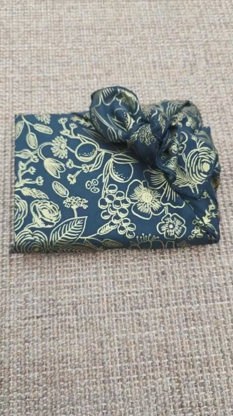 Video laden: Ein Buch verpacken mit Bookwrap